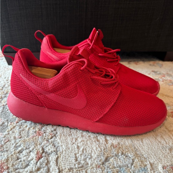 Nike Roshe (Red) - Picture 2 of 4